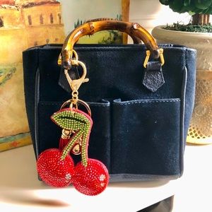 ❌ SOLD ❌Lowest Price Alert 💕 Vintage Gucci Micro Suede Bamboo Crossbody